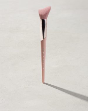 Cheek-Hugging Highlight Brush 120