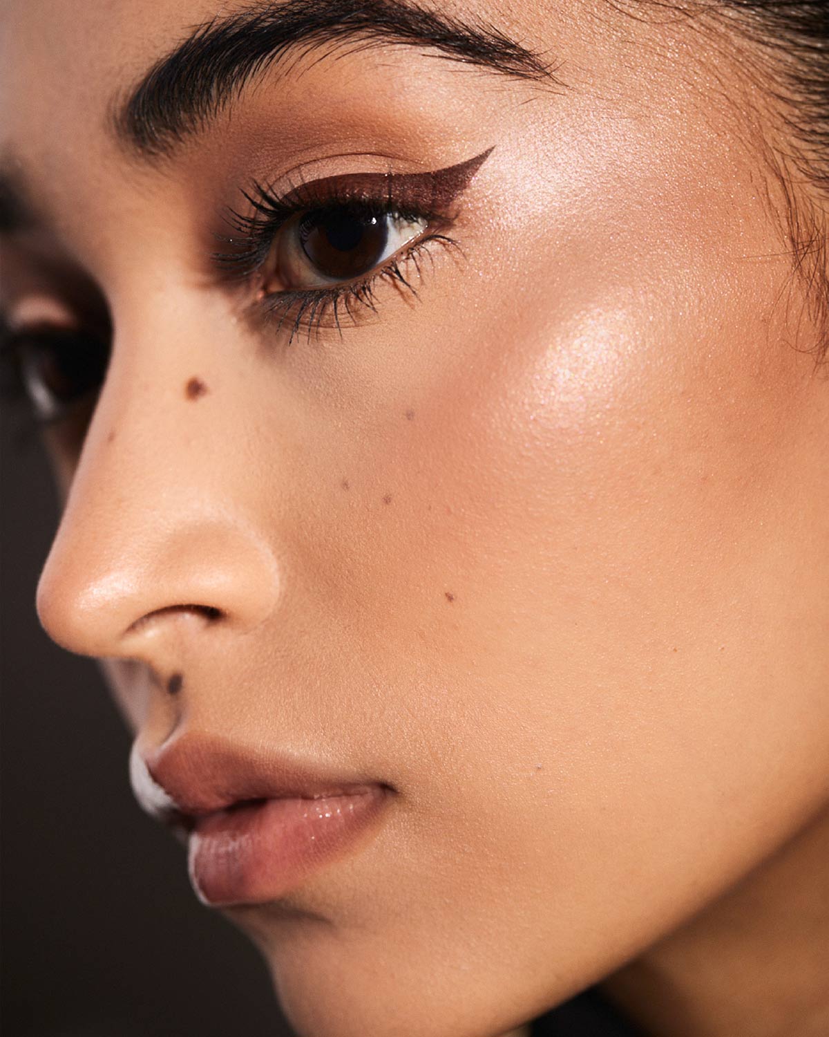 Flyliner Longwear Liquid Eyeliner ?? In Big Truffle - Image 2