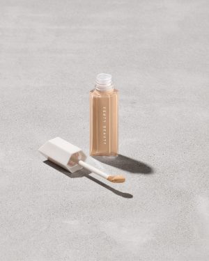 We're Even Hydrating Longwear Concealer ?? 220W