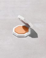 Demi'glow Light-Diffusing Highlighter ?? Yum Rum